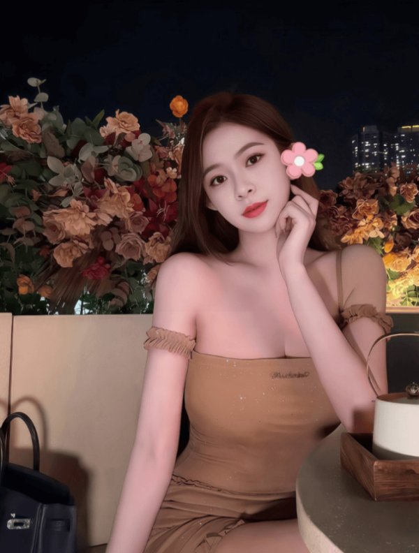Model photo 4