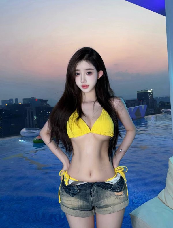 Model photo 2
